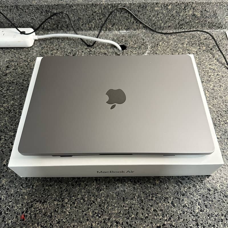 MacBook Air 13.6" - Apple M2 chip - 8GB Memory - 512GB SSD 0