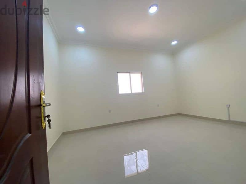 NO COMMISSION LIMITED OFFER FAMILY ROOM FOR RENT  AVAILABLE UNIT 9