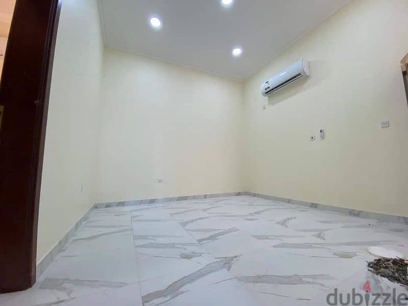 NO COMMISSION LIMITED OFFER FAMILY ROOM FOR RENT  AVAILABLE UNIT 10