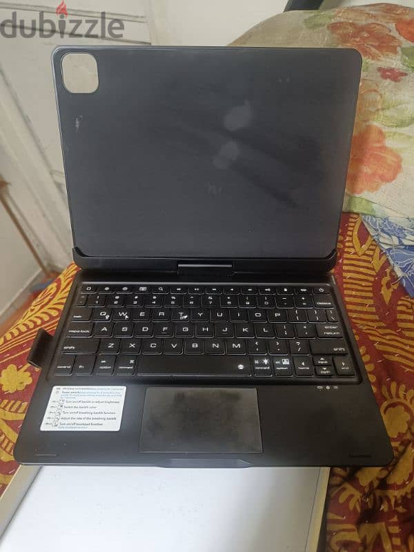 OLX Bluetooth iPad keyboard and black cover 1