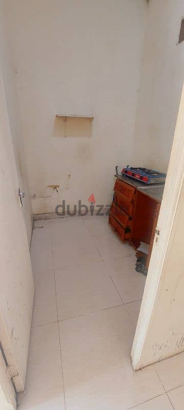 EXECUTIVE BACHELOR STUDIO ROOM AVAILABLE IN AL GHARAFA 3