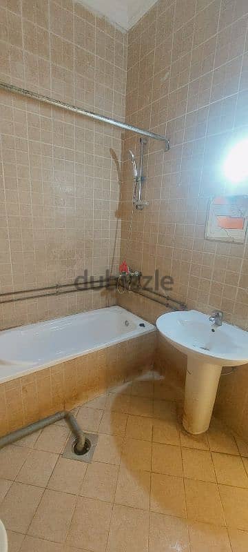 EXECUTIVE BACHELOR STUDIO ROOM AVAILABLE IN AL GHARAFA 5