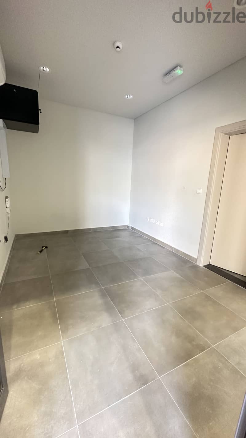 300 Store with Office & Bath For Rent 10