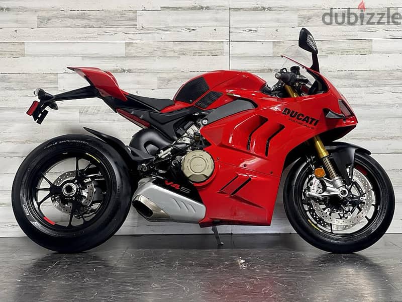 Ducati Panigale V4S ( +971 52 300 8603) 1