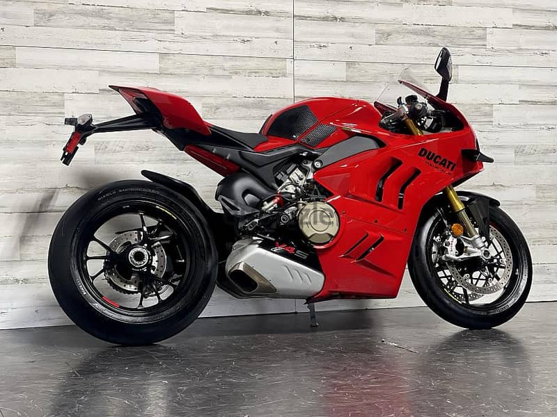 Ducati Panigale V4S ( +971 52 300 8603) 2