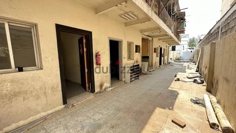 500 Carpentry/ Aluminum Workshop with 7 Room For Rent 4