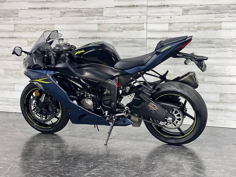 2023 Kawasaki Ninja ZX-R6 (+971 52 300 8603). 2