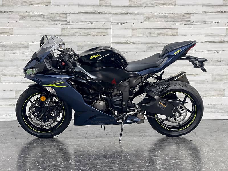 2023 Kawasaki Ninja ZX-R6 (+971 52 300 8603). 3