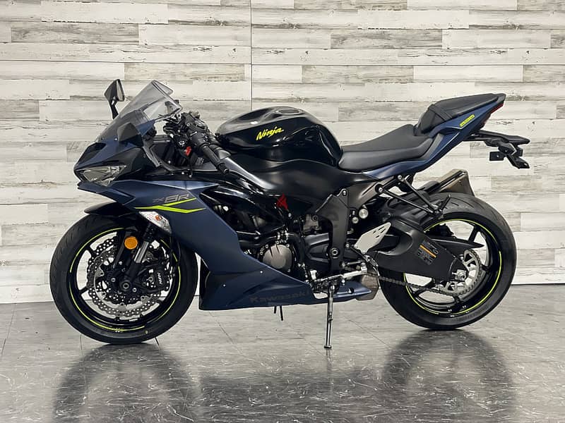 2023 Kawasaki Ninja ZX-R6 (+971 52 300 8603). 4