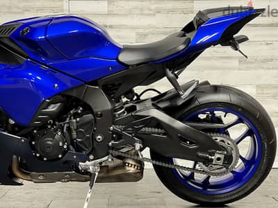 2023 Yamaha R1 (+971 52 300 8603).