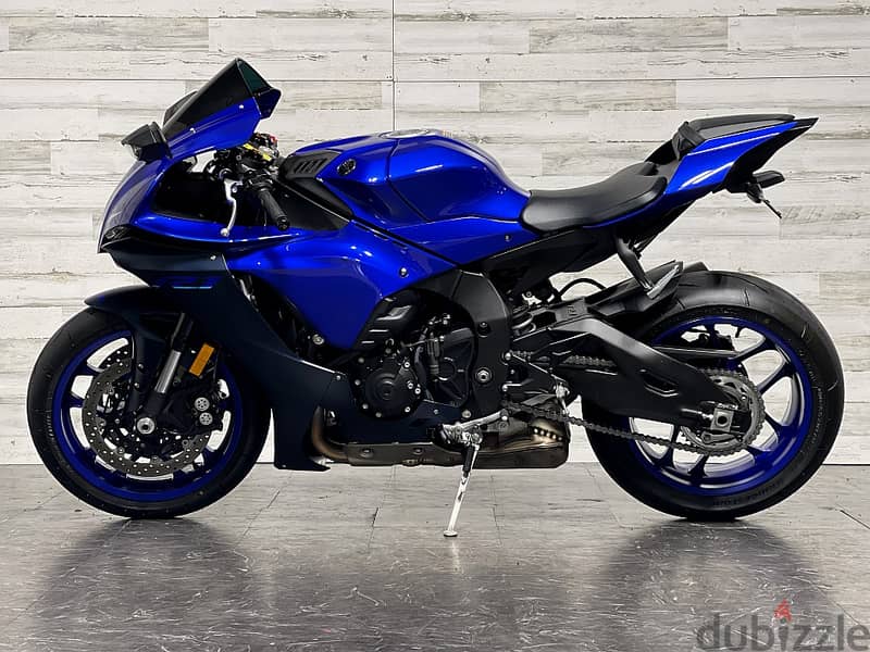 2023 Yamaha R1 (+971 52 300 8603). 2