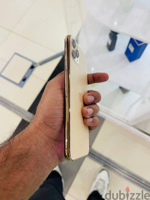 I phone 11 pro max 256 gb gold colour 1