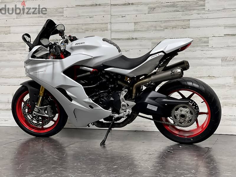 2017 Ducati Supersports +974 66574363 0