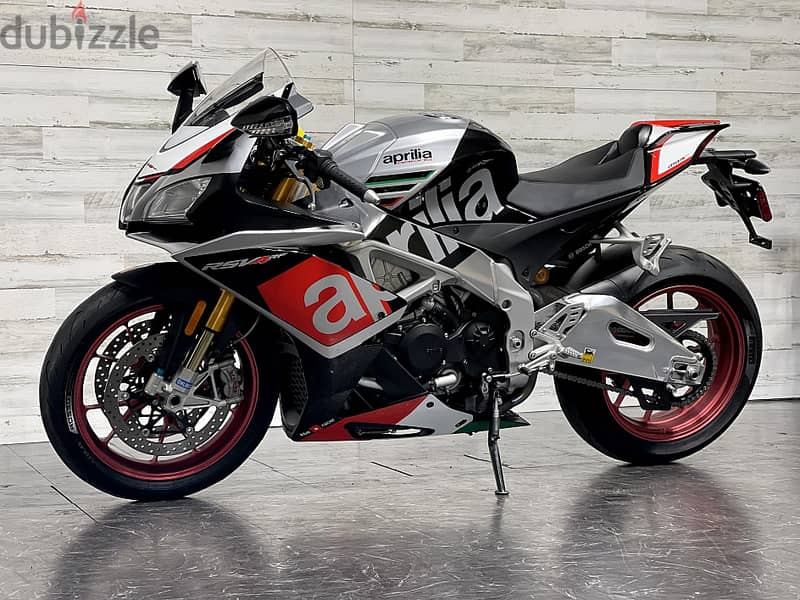 2016 Aprilia RSV4 RF Factory +974 66574363 1