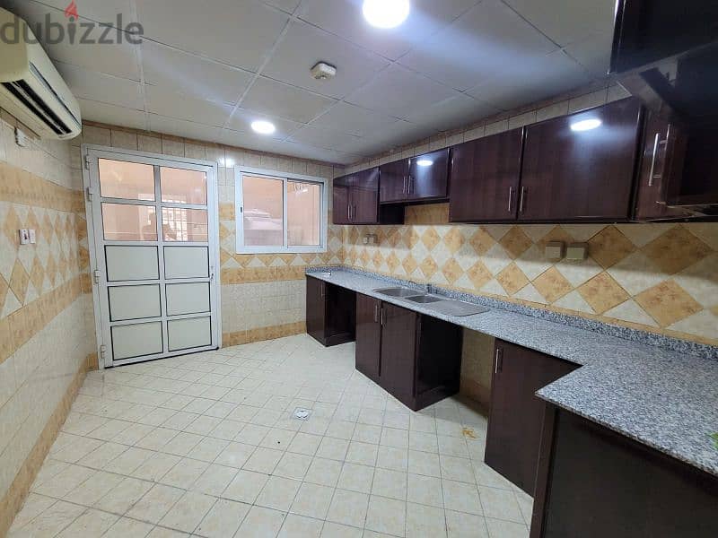 4 rent 5BD villa compound in bu hamour 7