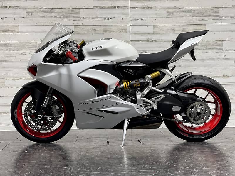 2022 Ducati Panigale V2 ( +971 52 300 8603) 4