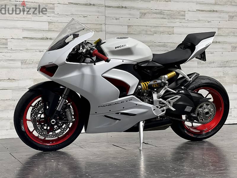 2022 Ducati Panigale V2 ( +971 52 300 8603) 5