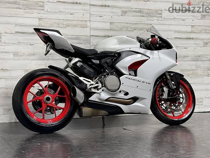 2022 Ducati Panigale V2 ( +971 52 300 8603) 6