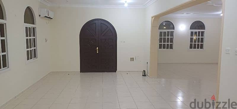 STAFF COMPOUND VILLA : Spacious 8 B/R in Gharrafa 1