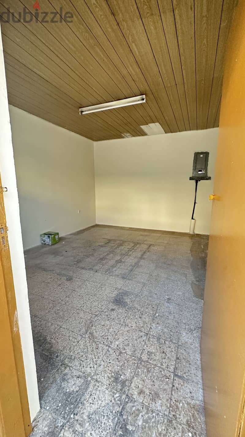 800 Store with 4 Room For Rent 5