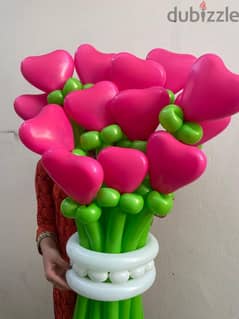 balloon twisting flower  and helper gift shop 0