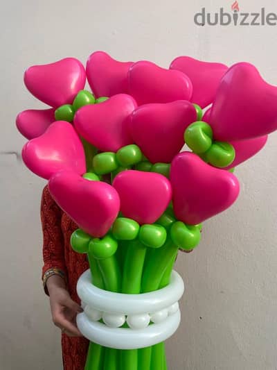 balloon twisting flower  and helper gift shop