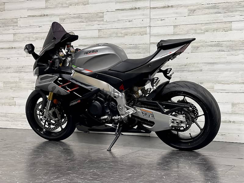 2021 APRILIA RSV4  +974 66574363 1