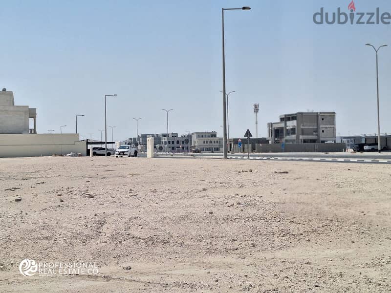 910 SQM LAND FOR SALE LOCATED IN AL THEMAID 2