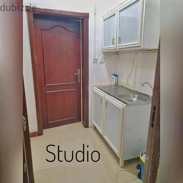 استوديو للايجار بالغرافة / studio for rent in al gharafah 1