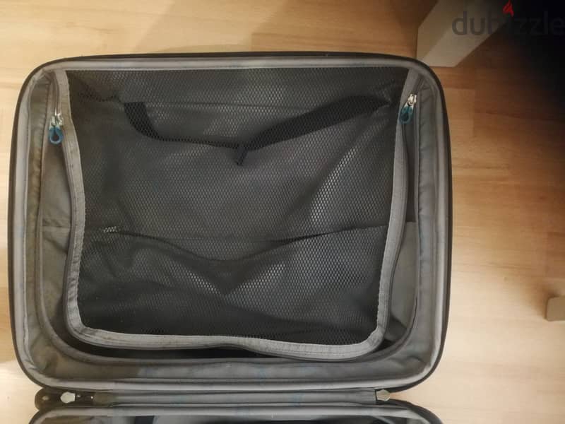 Samsonite Luggage - size for onboarding on plane 6