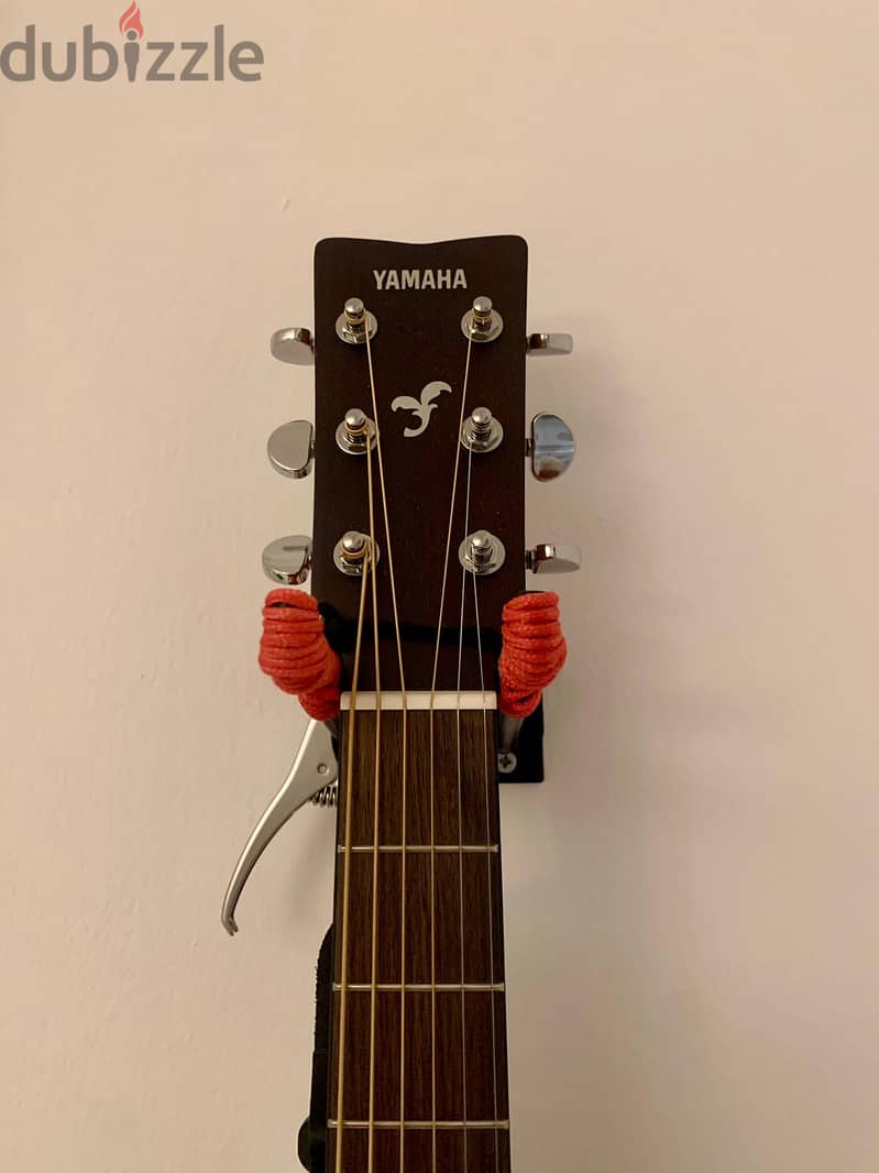 ELECTRIC ACOUSTIC GUITAR YAMAHA 2