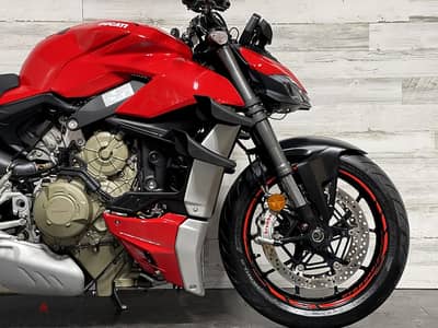 2021 Ducati STREETFIGHTER V4 ( +971 52 300 8603)