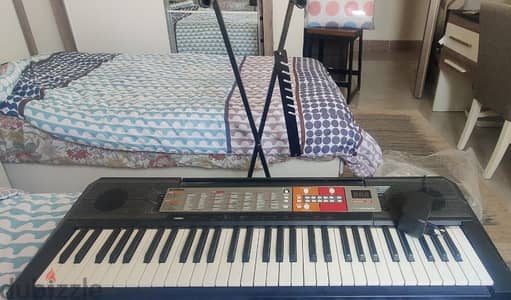 Ymaha keyboard with stand