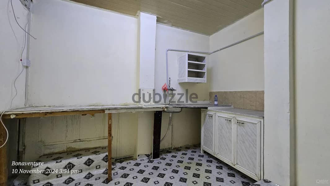 SMALL 1 BHK - MATAR QADEEM ( Old Airport ) - FAMILY VILLA APARTMENT 2