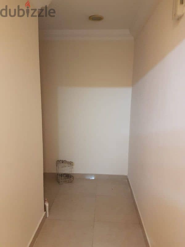 2bhk family apartment good cleen near naseem 9