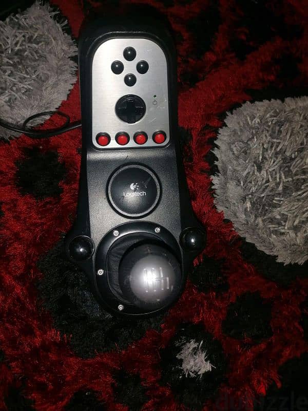 Logitech steering wheel and gear with pedals 3