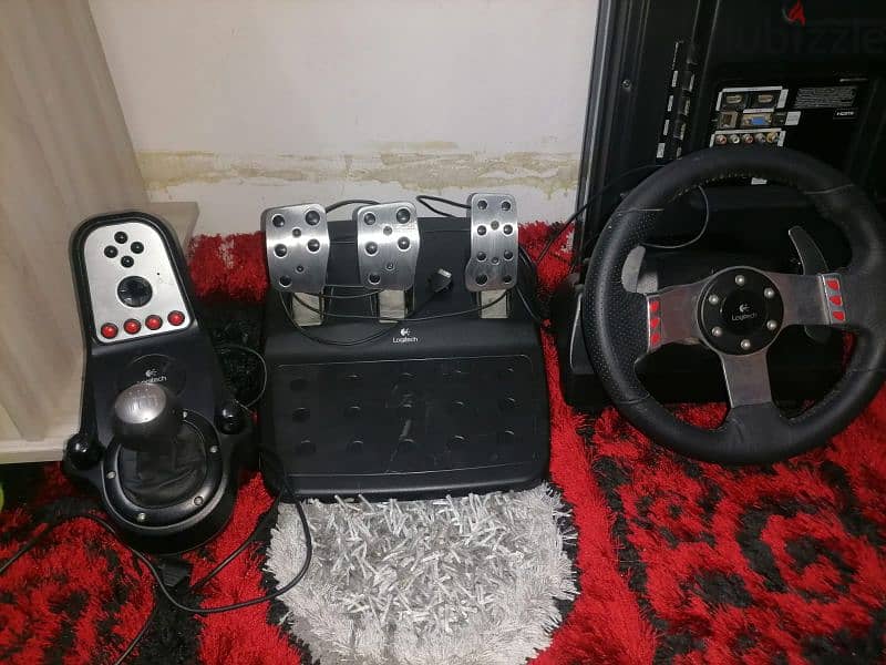 Logitech steering wheel and gear with pedals 4