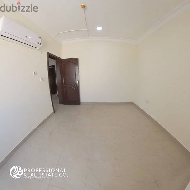 Unfurnished | 3 BHK Apartment in Najma | For Bachelors | For Family 4