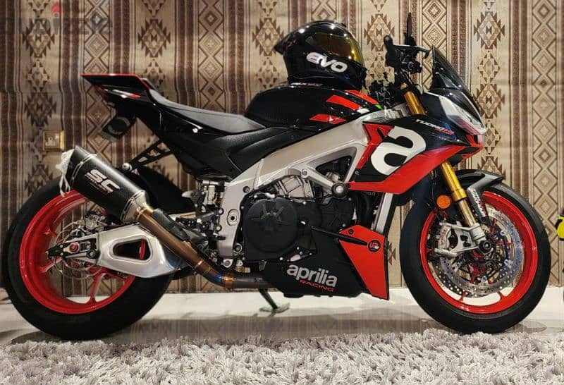 Aprilia tuono V4 factory 2022 1