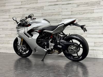 2023. Ducati Supersports  +974 66574363