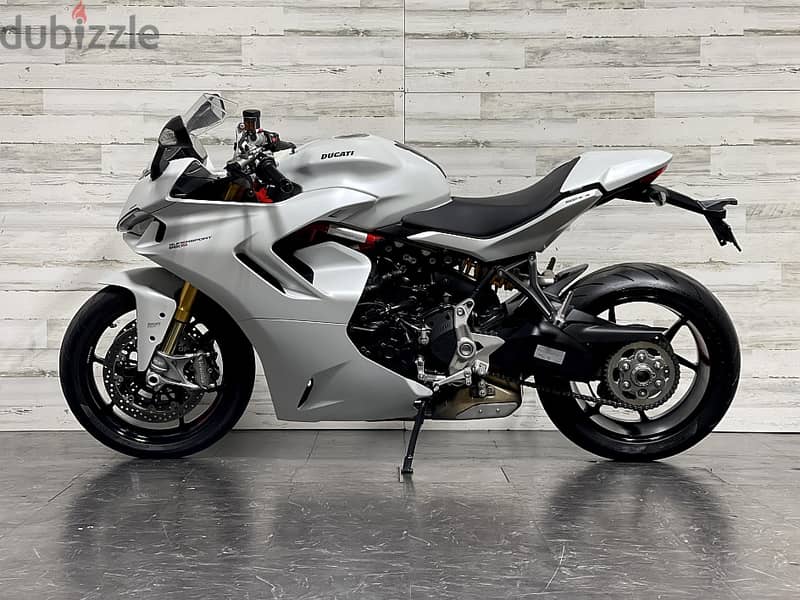 2023. Ducati Supersports  +974 66574363 1