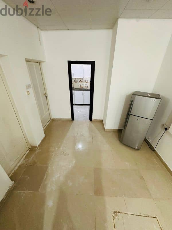 1 BHK Flat Apartment in Al Dafnah area 1