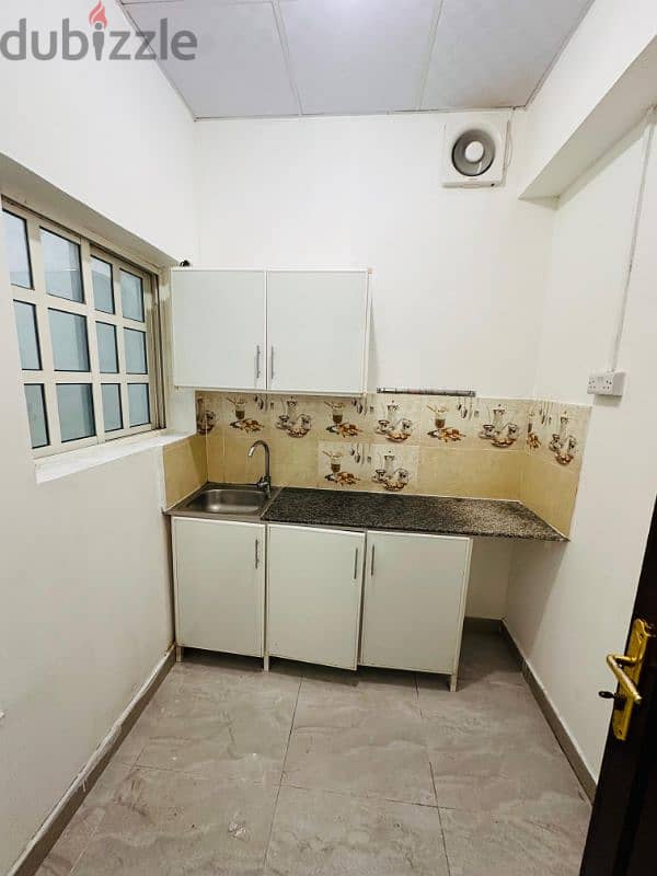 1 BHK Flat Apartment in Al Dafnah area 5