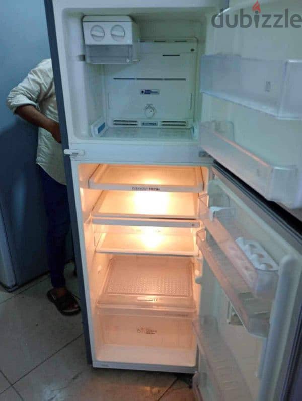 Good condition whirlpool fridge for sale, WhatsApp # 66870332 1