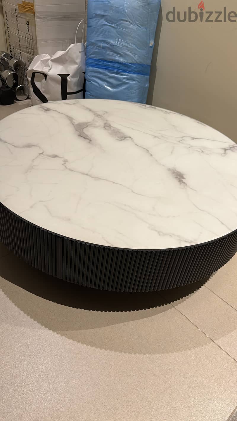 Pan emirates table - very good condition 1