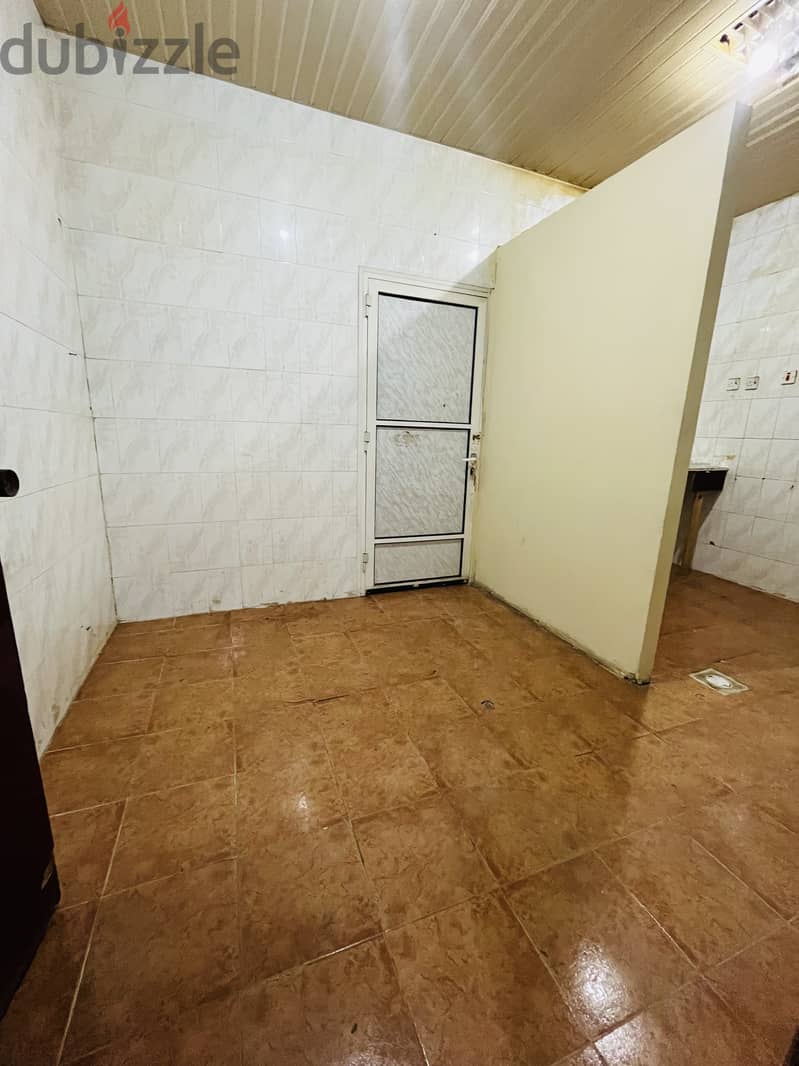 Big studio with dinning area available for rent in Al mamoura 2