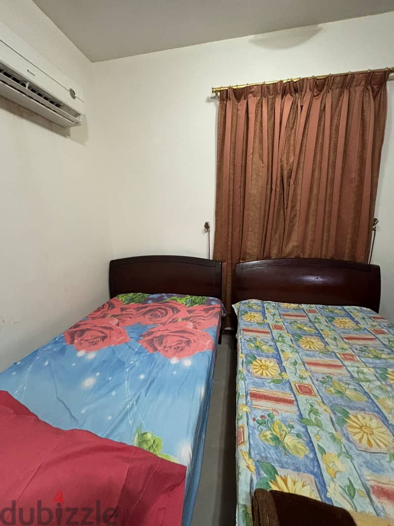 FULLY FURNISHED EXECUTIVE SHARED FLAT @ OLD AIRPORT ROAD - Qrs. 1,850/- 11