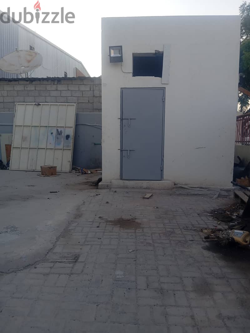 STREET 29 Garage  Rent 35,000 QR (negotiable)  APPROX.  : 1000 SQM Fro 11