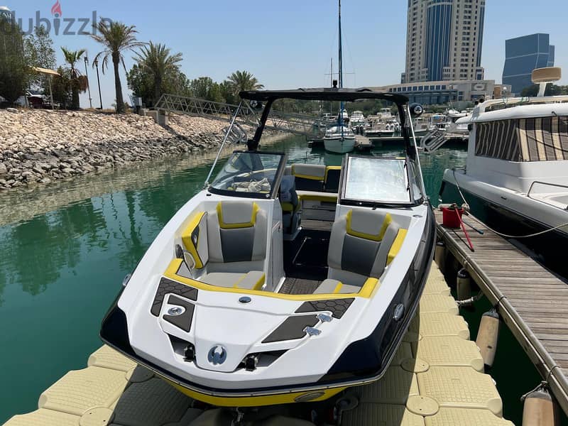 Scarab Jetboat 255 Wake Edition with trailer 6