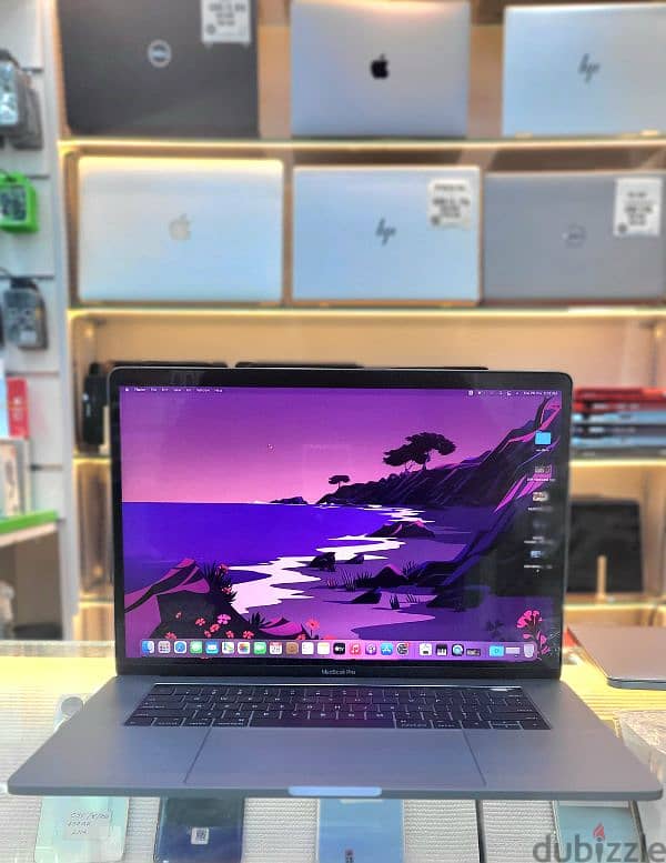 Apple MacBook Pro i7 with Graphics and Touchbar 0